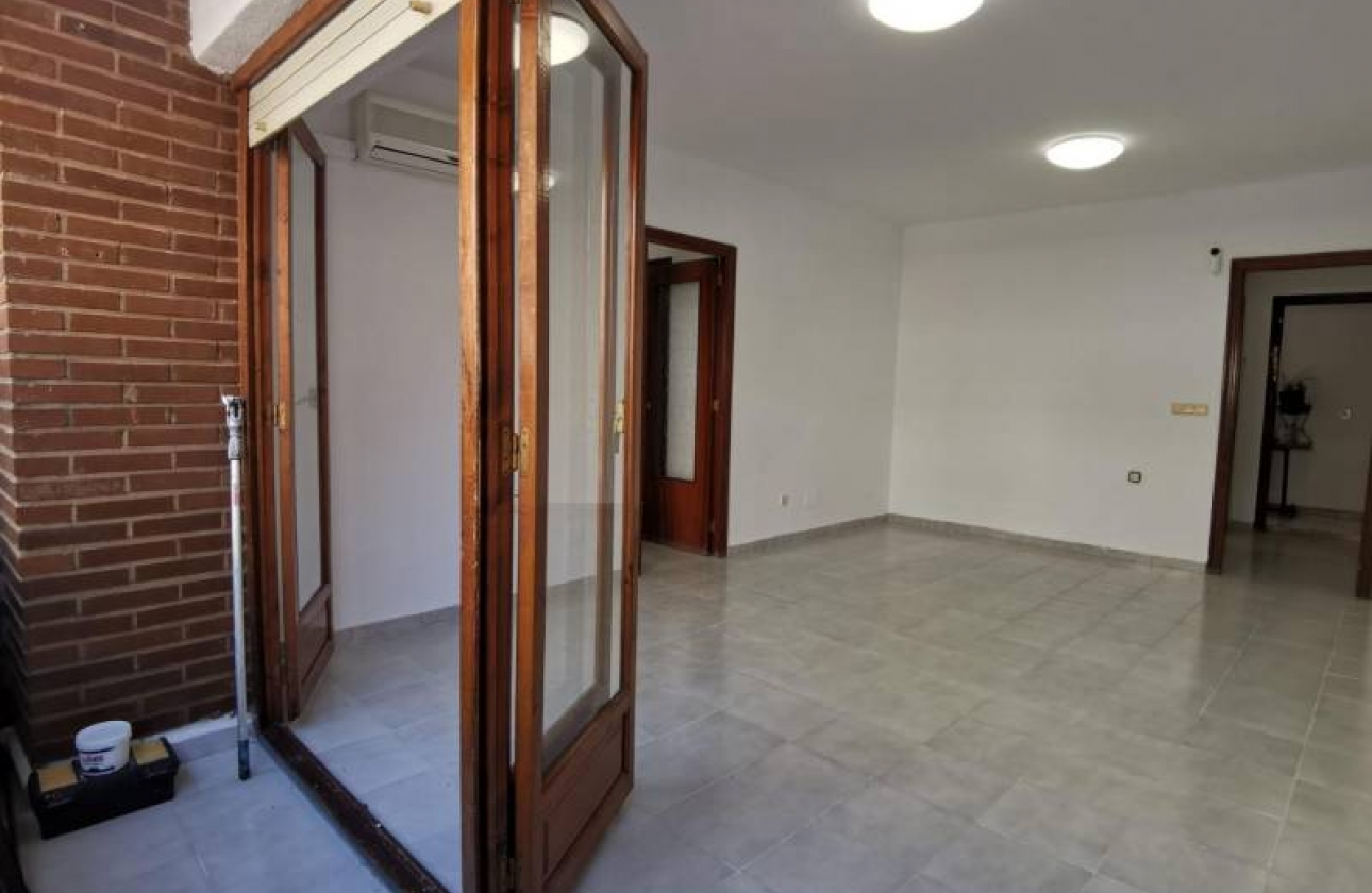 Resale - Apartment - Torrevieja - Estacion de autobuses