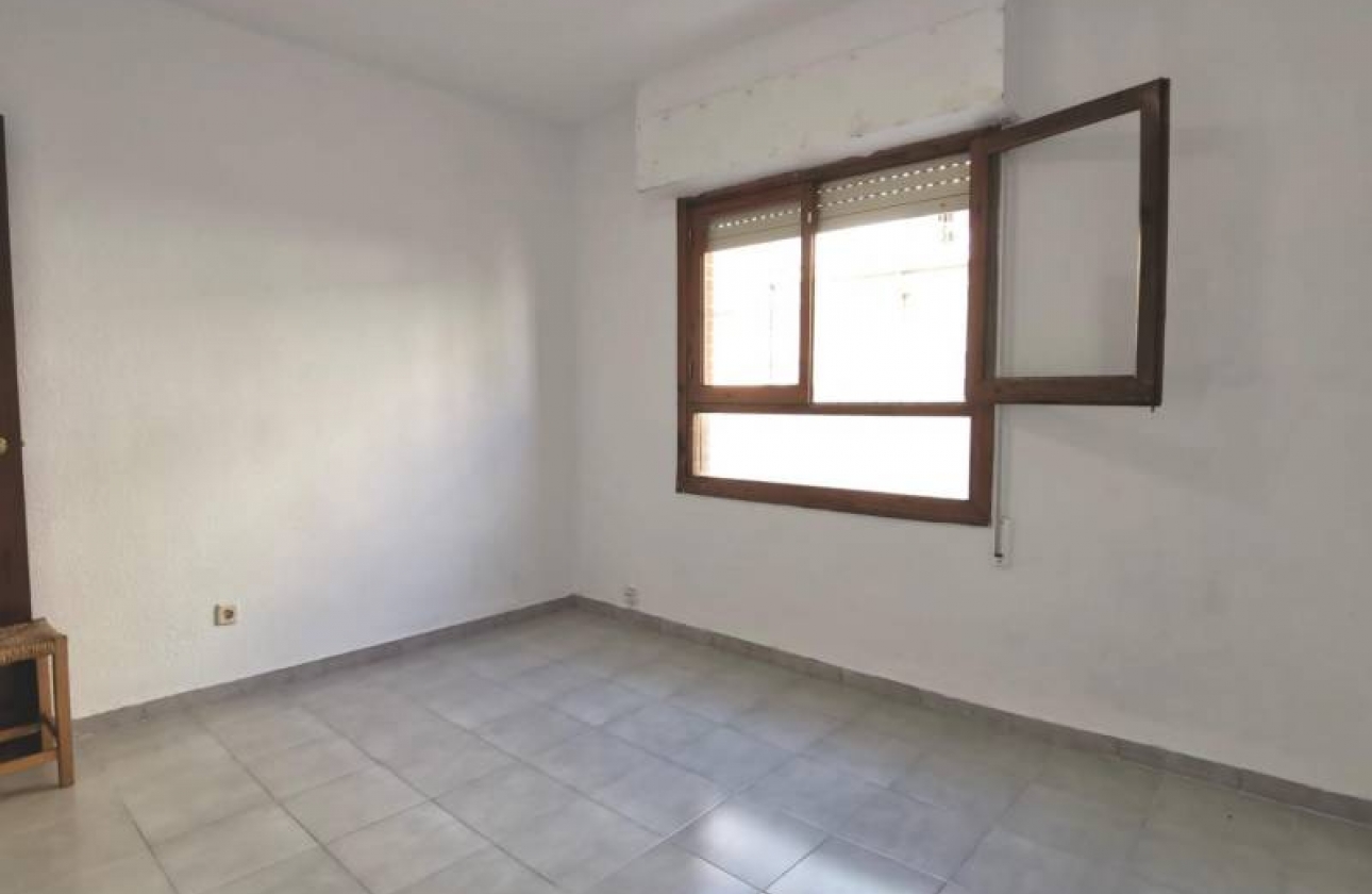 Resale - Apartment - Torrevieja - Estacion de autobuses