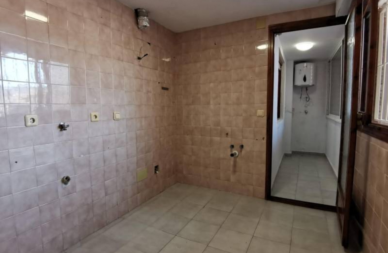 Resale - Apartment - Torrevieja - Estacion de autobuses