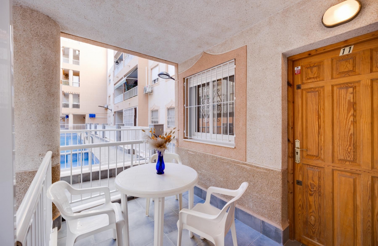 Rynek wtórny - Apartament - Torrevieja - Playa De Los Naufragos