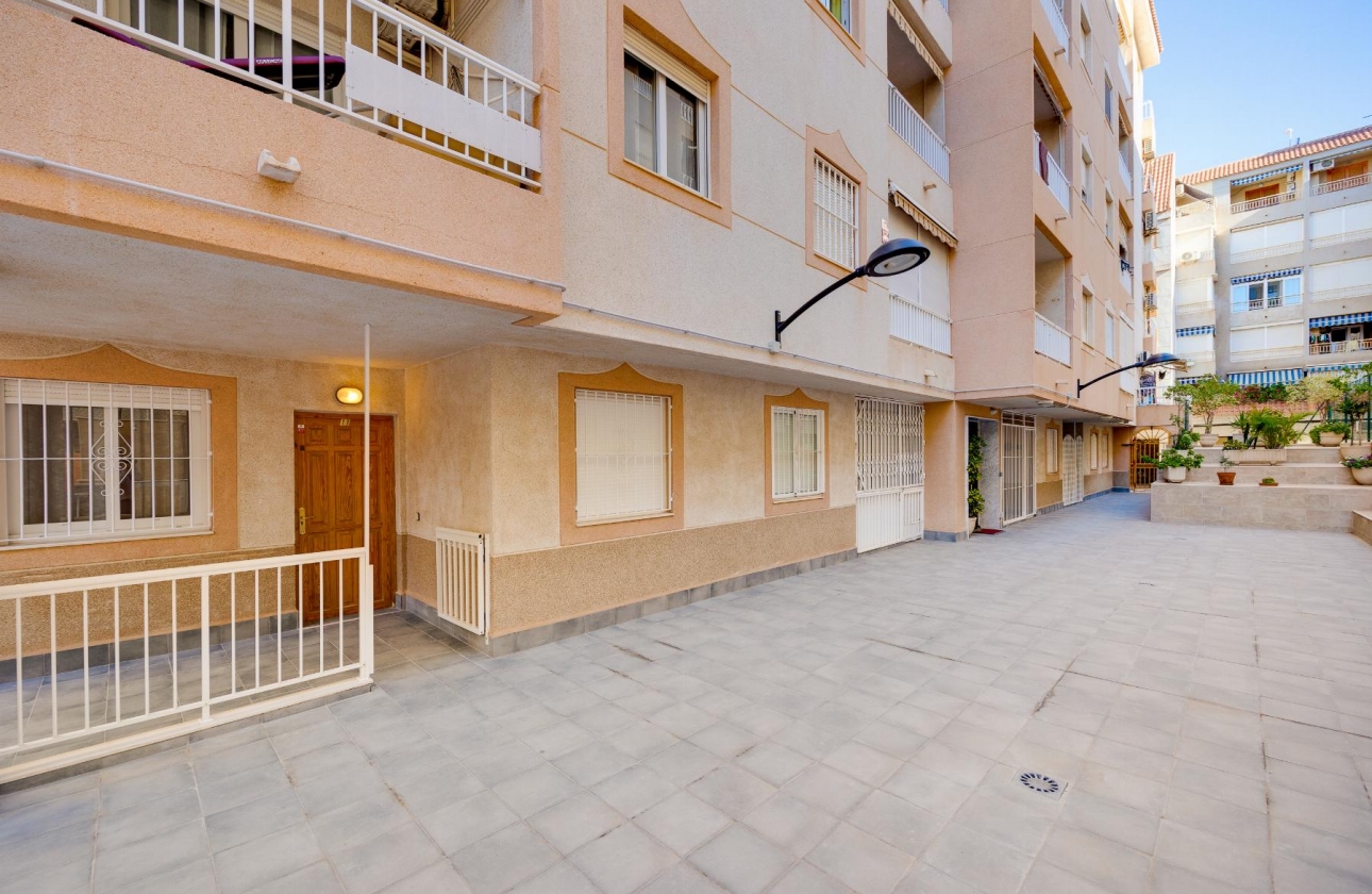 Resale - Apartment - Torrevieja - Playa De Los Naufragos