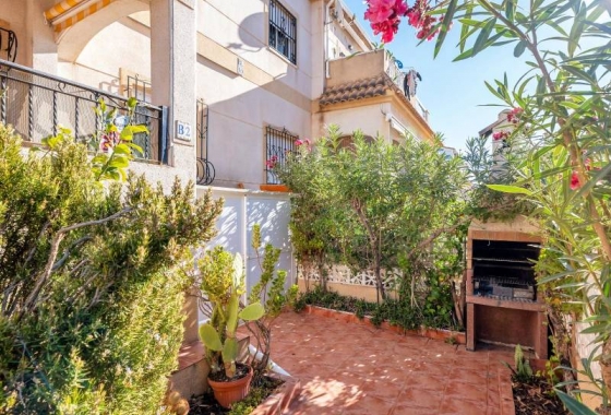 Resale - Bungalow ground floor - Torrevieja - Aguas Nuevas