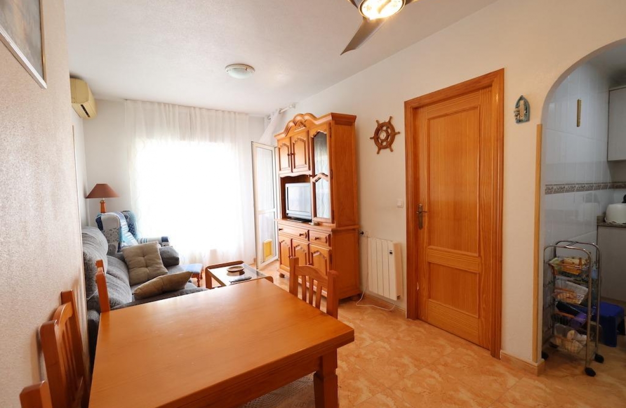 Resale - Apartment - Torrevieja - Acequion