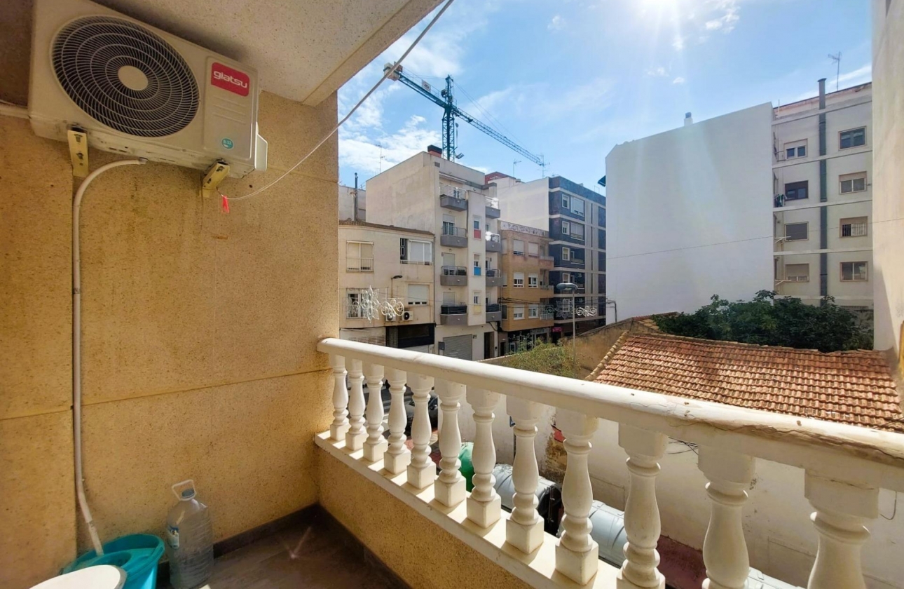 Resale - Apartment - Torrevieja - Paseo maritimo