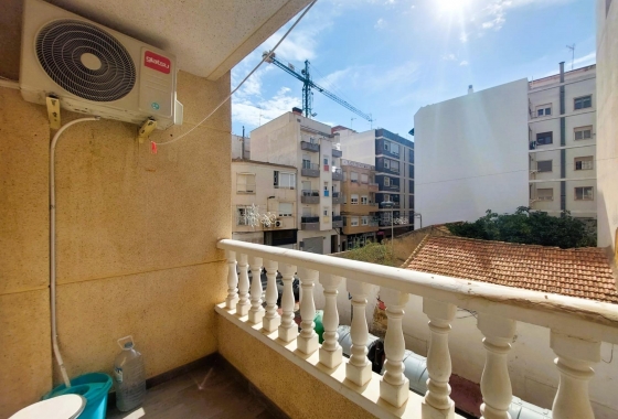 Resale - Apartment - Torrevieja - Paseo maritimo