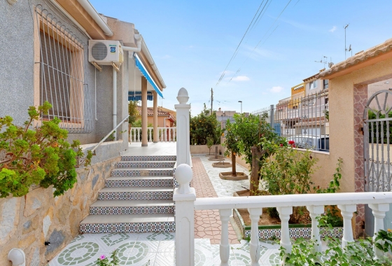 Rynek wtórny - Villa - Torrevieja - Nueva Torrevieja