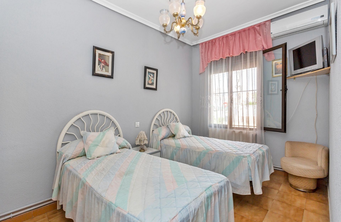 Rynek wtórny - Villa - Torrevieja - Nueva Torrevieja