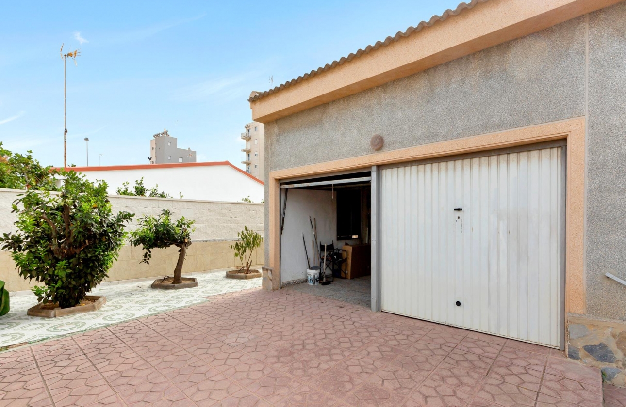 Rynek wtórny - Villa - Torrevieja - Nueva Torrevieja