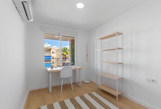 Reventa - Apartment - Torrevieja - Playa De Los Naufragos