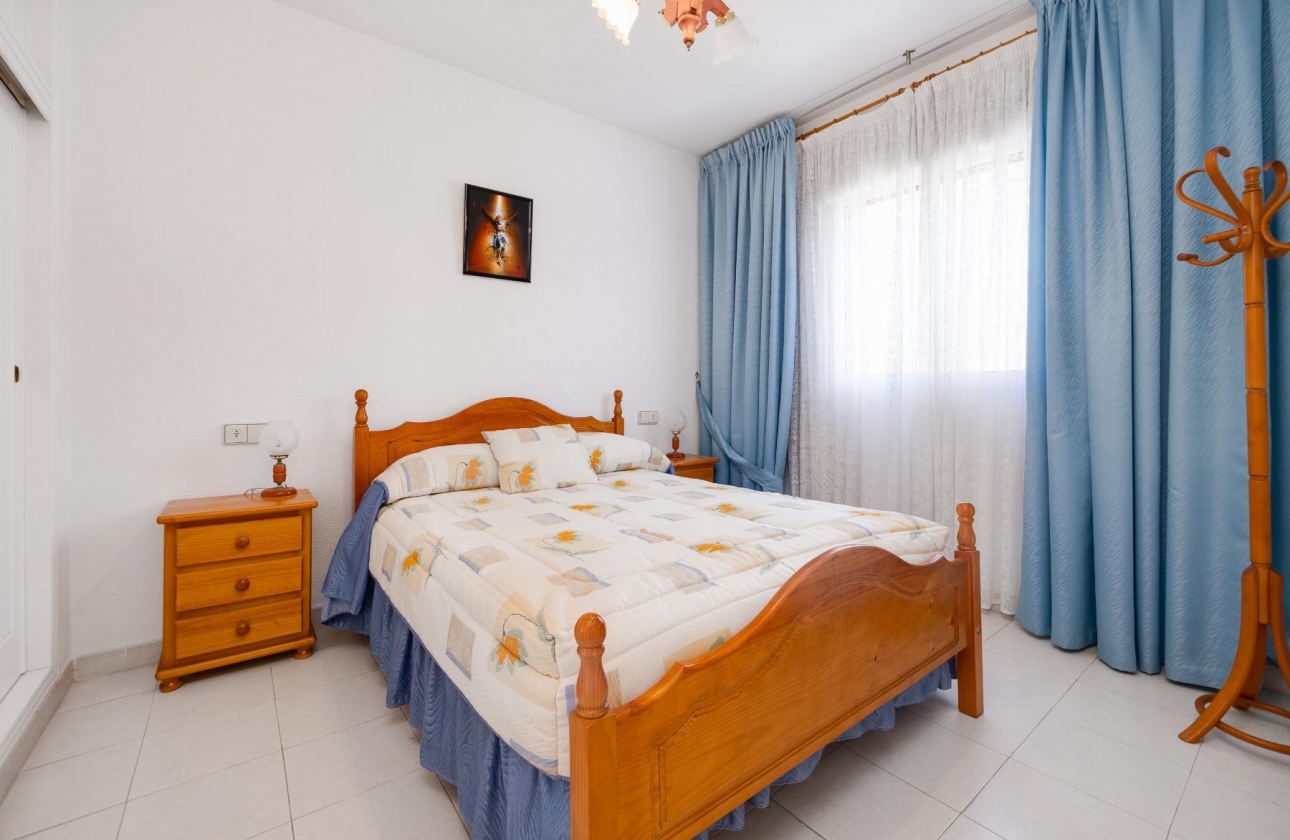 Resale - Bungalow - Torrevieja - Playa De Los Naufragos