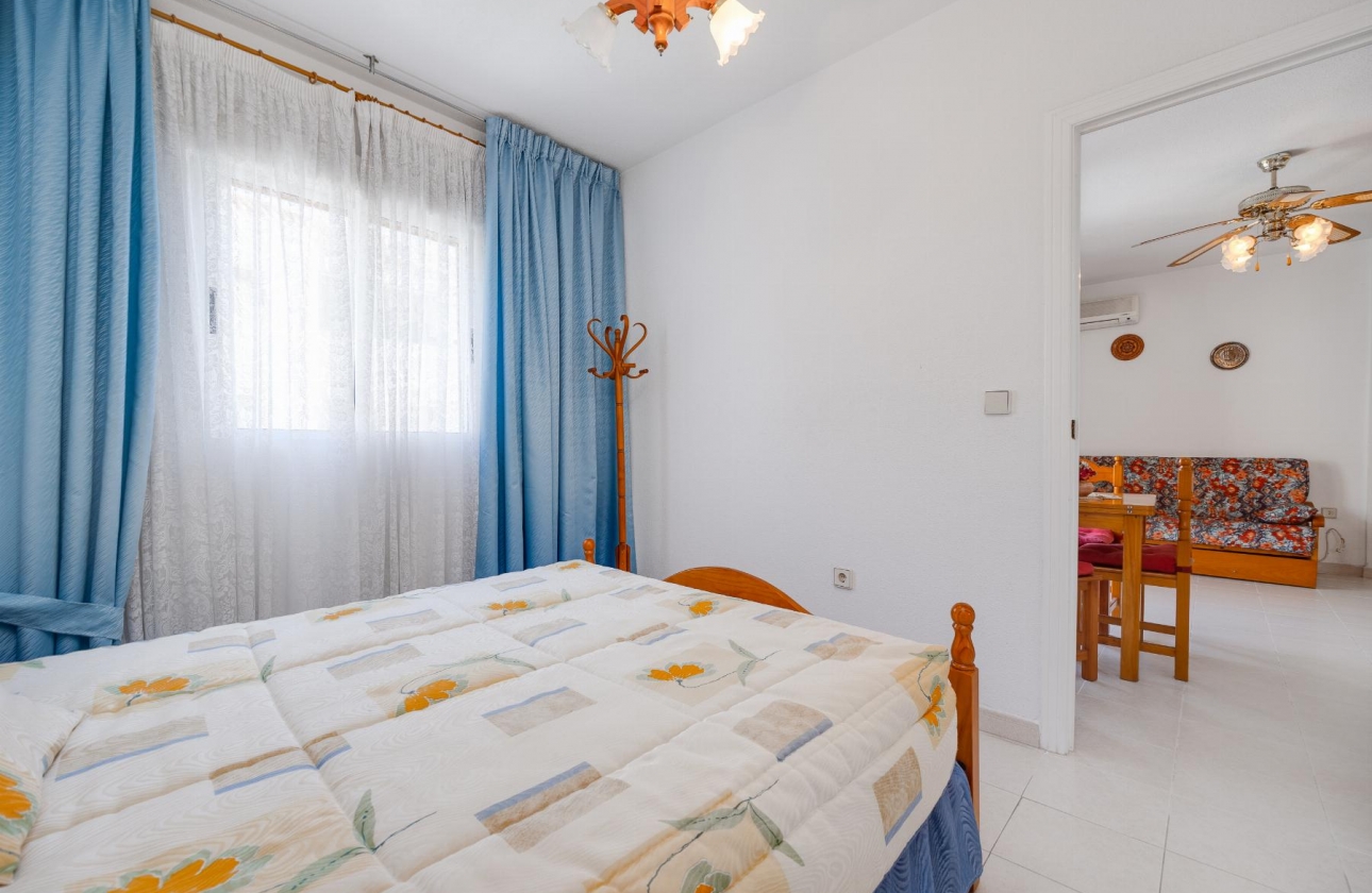 Resale - Bungalow - Torrevieja - Playa De Los Naufragos