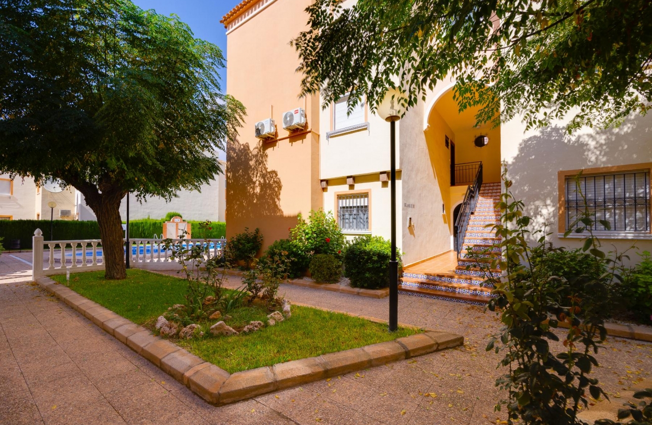 Resale - Bungalow - Torrevieja - Playa De Los Naufragos