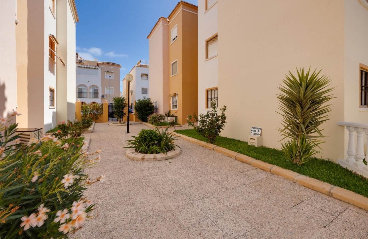 Resale - Bungalow - Torrevieja - Playa De Los Naufragos