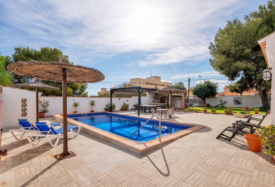 Resale - Villa - Orihuela Costa - Lomas de Cabo Roig