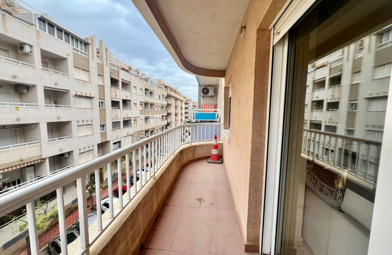 Resale - Apartment - Torrevieja - Acequion