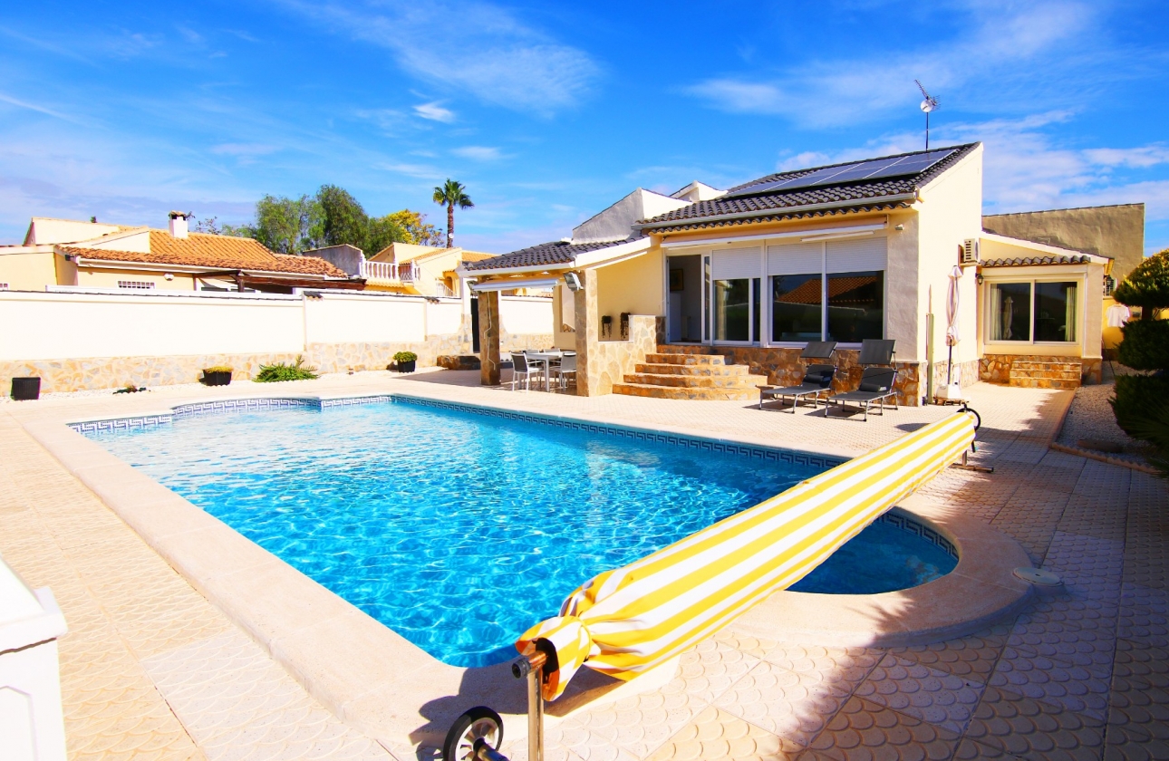 Resale - Villa - Orihuela Costa - La Florida