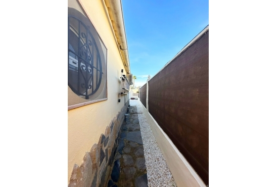 Resale - Villa - Orihuela Costa - La Florida