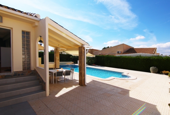 Resale - Villa - Orihuela Costa - La Florida