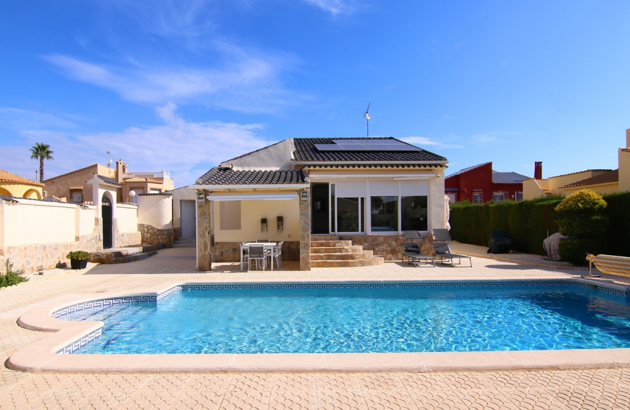 Resale - Villa - Orihuela Costa - La Florida