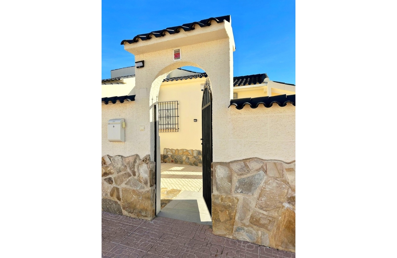 Resale - Villa - Orihuela Costa - La Florida