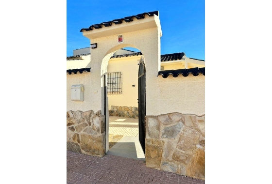 Resale - Villa - Orihuela Costa - La Florida