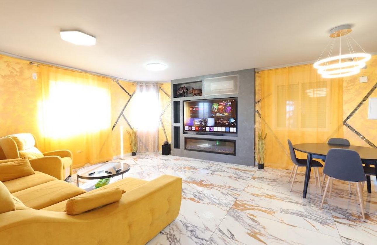 Resale - Villa - San Miguel de Salinas - Residencial los flamencos