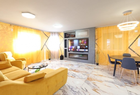 Resale - Villa - San Miguel de Salinas - Residencial los flamencos