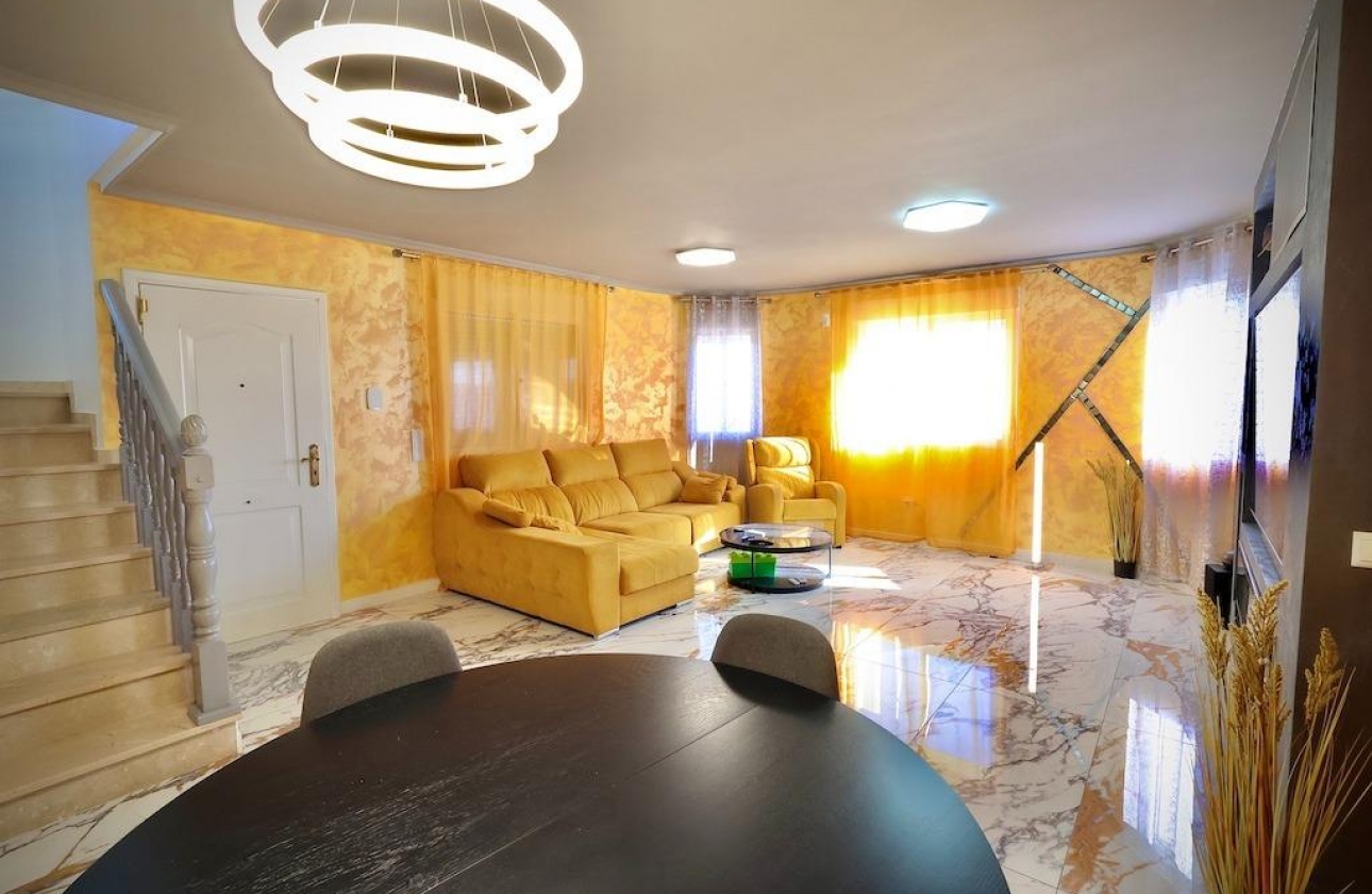 Resale - Villa - San Miguel de Salinas - Residencial los flamencos