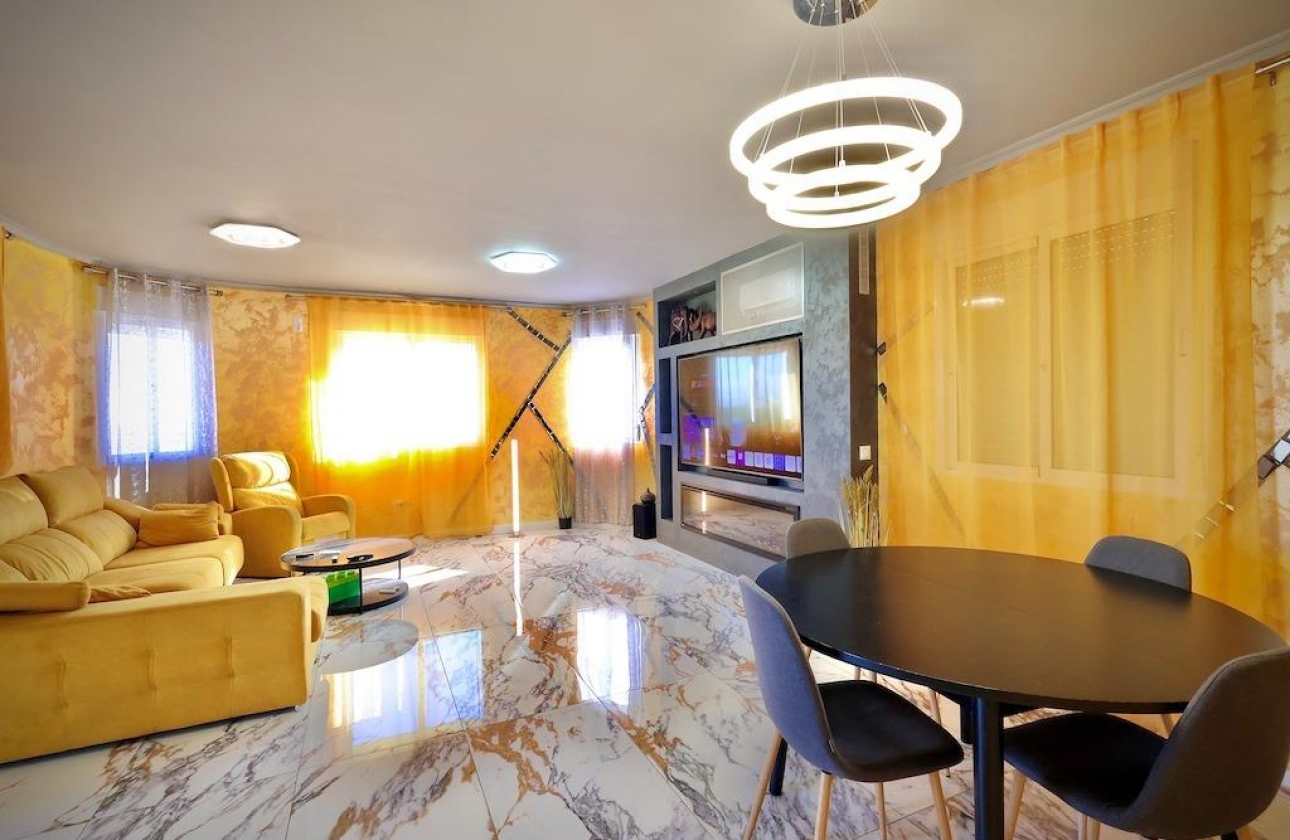 Resale - Villa - San Miguel de Salinas - Residencial los flamencos