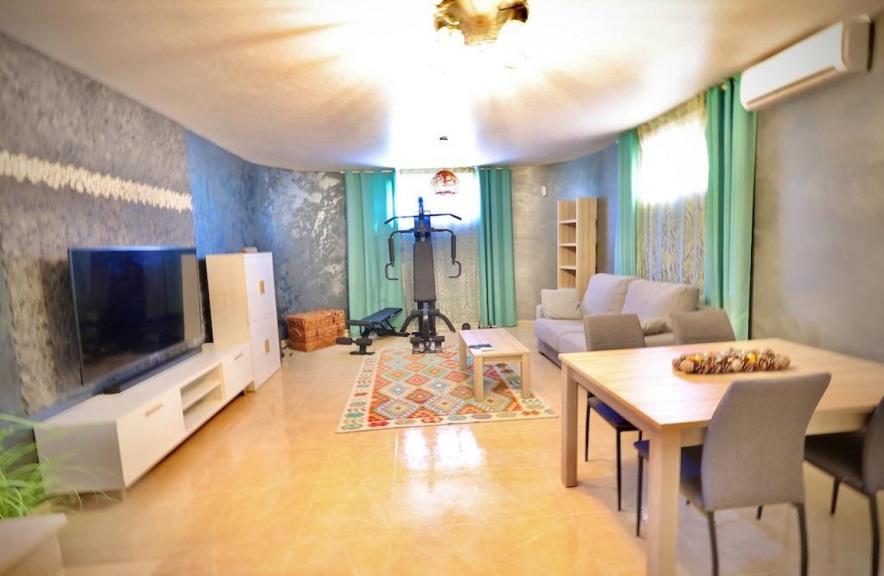 Resale - Villa - San Miguel de Salinas - Residencial los flamencos