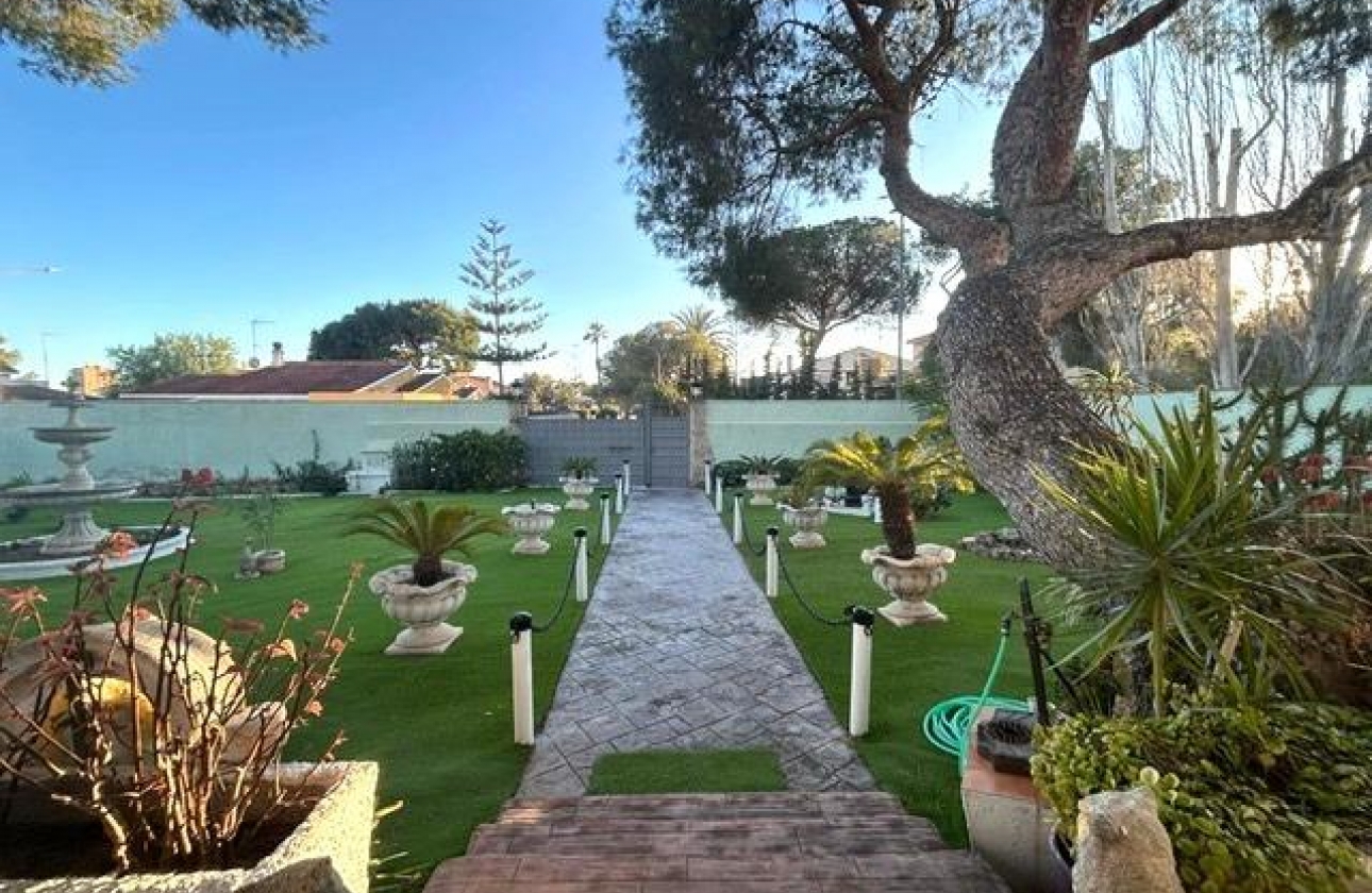 Rynek wtórny - Villa - Orihuela Costa - Altos de Campoamor