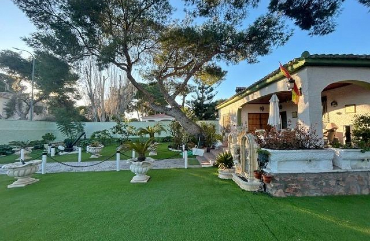 Rynek wtórny - Villa - Orihuela Costa - Altos de Campoamor