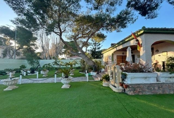 Rynek wtórny - Villa - Orihuela Costa - Altos de Campoamor