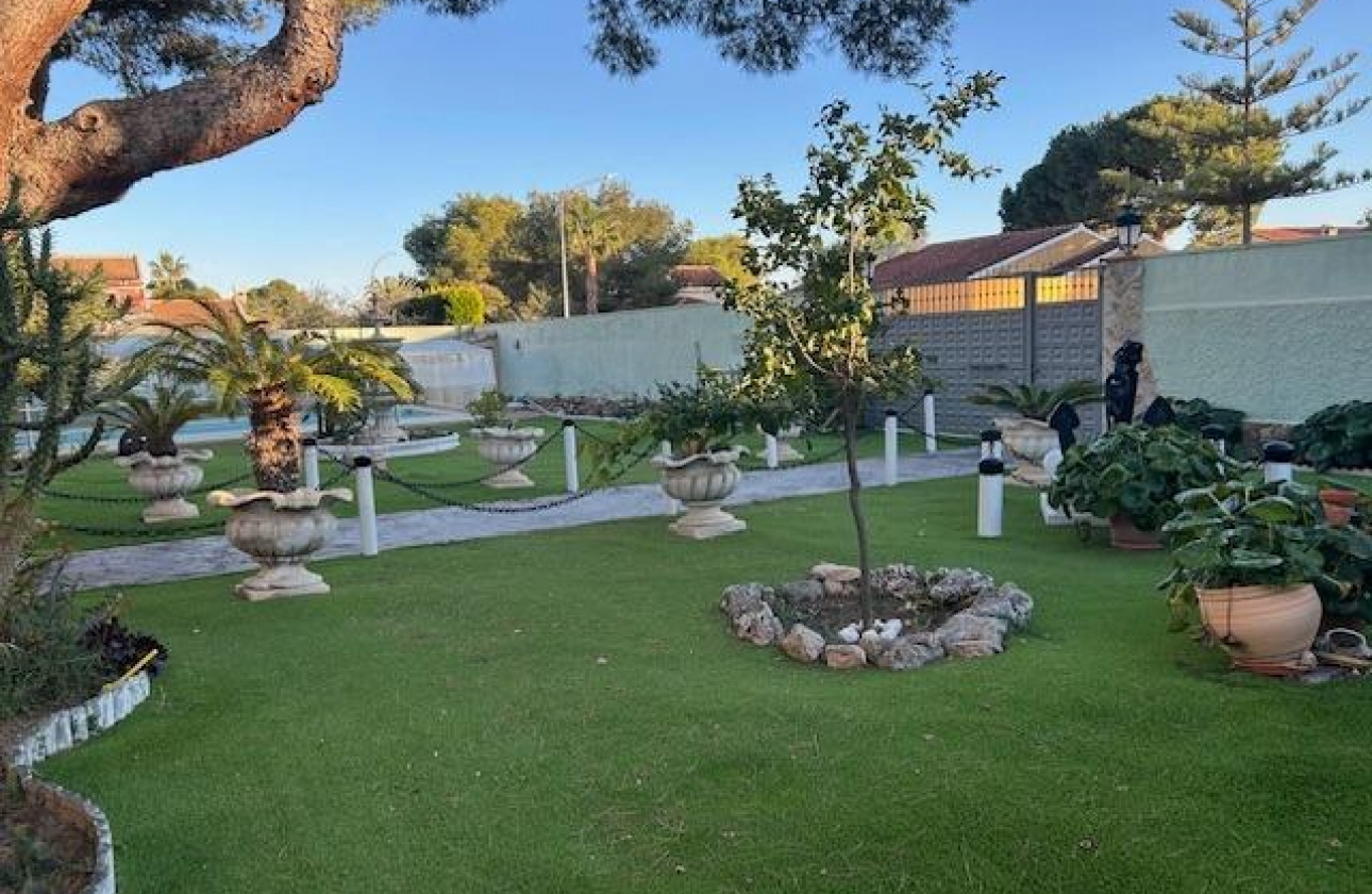 Rynek wtórny - Villa - Orihuela Costa - Altos de Campoamor