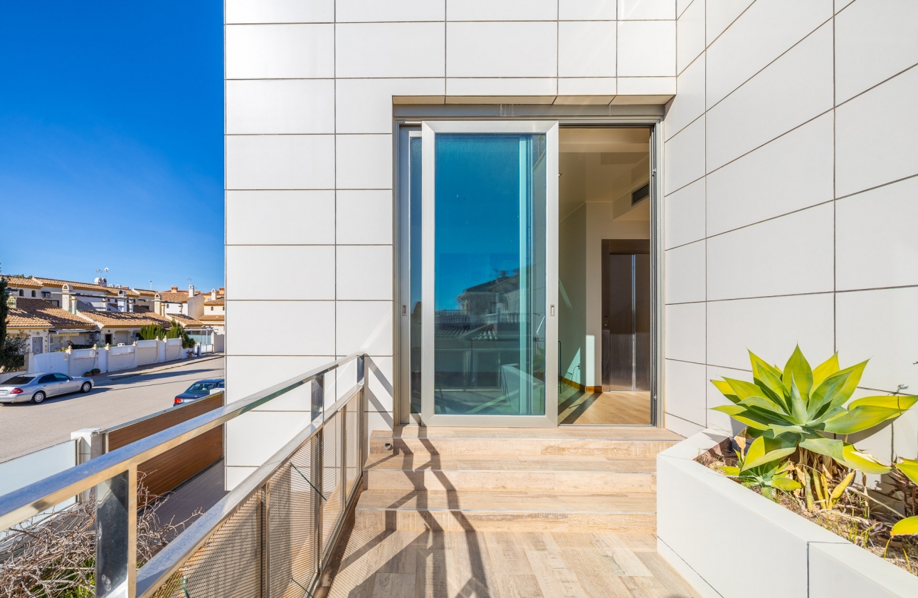 Rynek wtórny - Villa - Orihuela Costa - La Zenia