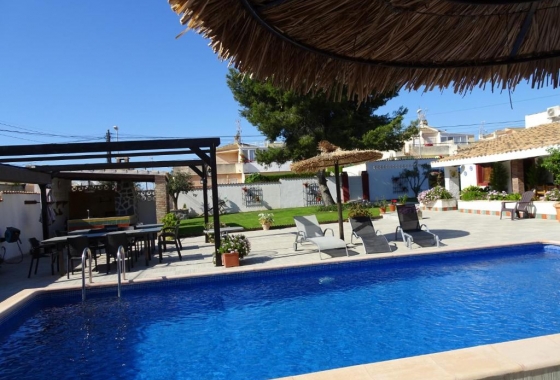 Rynek wtórny - Villa - Orihuela Costa - Lomas de Cabo Roig