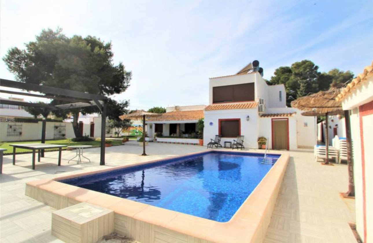 Rynek wtórny - Villa - Orihuela Costa - Lomas de Cabo Roig
