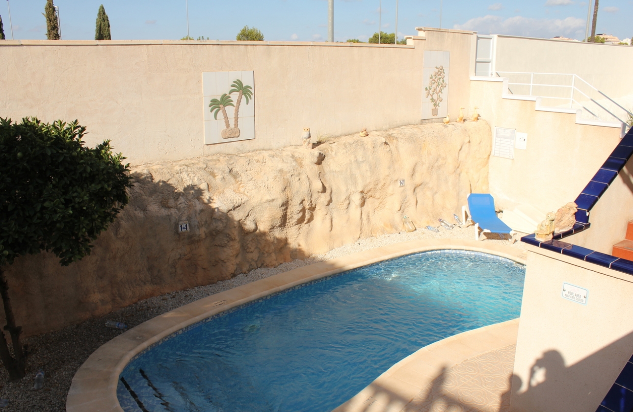 Resale - Villa - Orihuela Costa