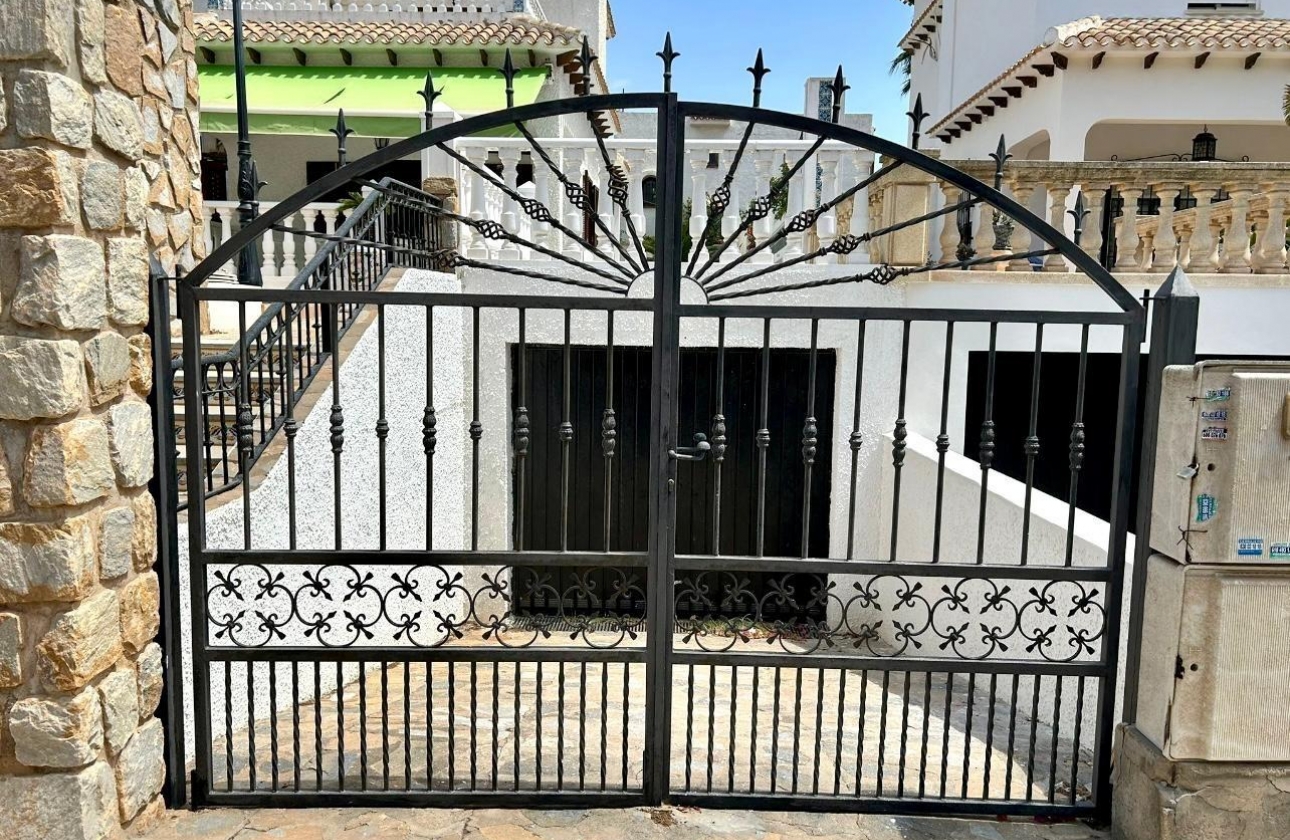 Rynek wtórny - Villa - Orihuela Costa - La Zenia