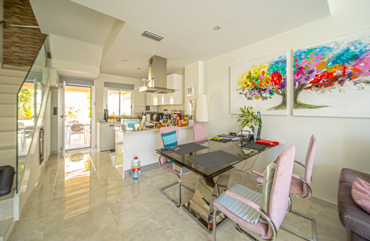 Rynek wtórny - Villa - Orihuela Costa - Lomas de Cabo Roig