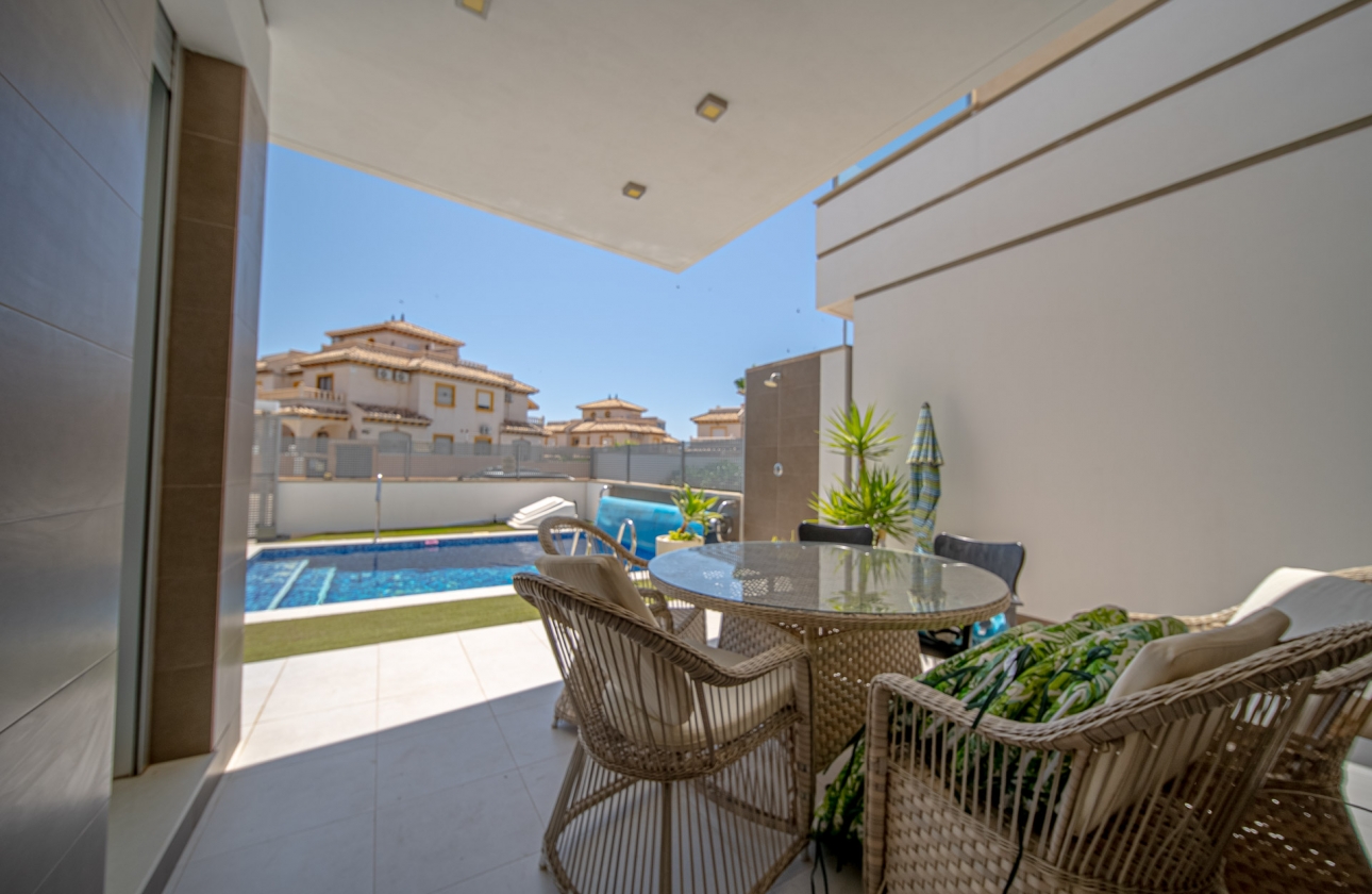 Rynek wtórny - Villa - Orihuela Costa - Lomas de Cabo Roig
