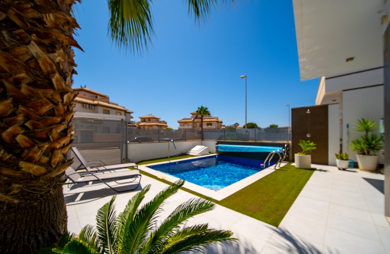 Rynek wtórny - Villa - Orihuela Costa - Lomas de Cabo Roig