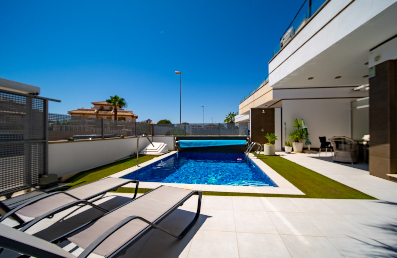 Rynek wtórny - Villa - Orihuela Costa - Lomas de Cabo Roig