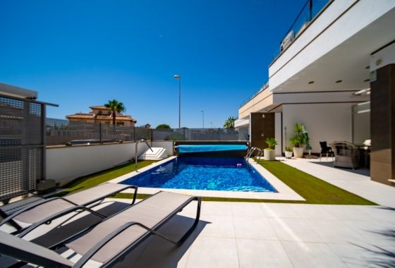 Rynek wtórny - Villa - Orihuela Costa - Lomas de Cabo Roig