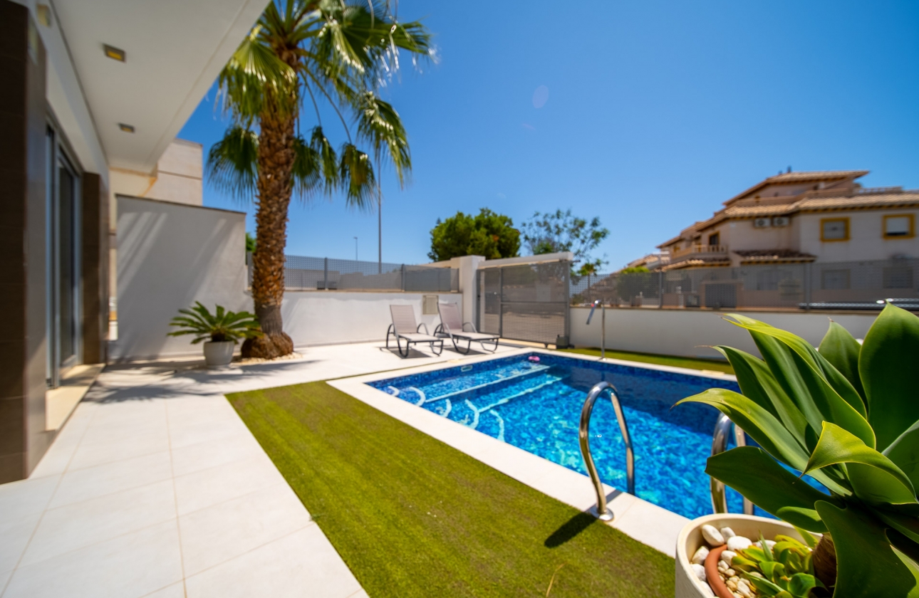 Rynek wtórny - Villa - Orihuela Costa - Lomas de Cabo Roig