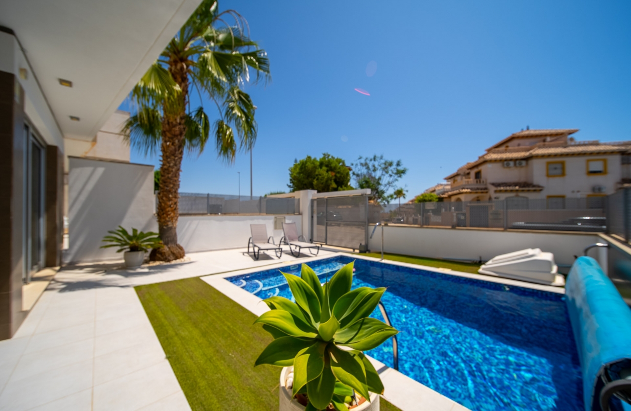 Rynek wtórny - Villa - Orihuela Costa - Lomas de Cabo Roig