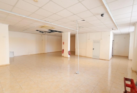 Rynek wtórny - Nieruchomość komercyjna - Torrevieja - Estacion de autobuses