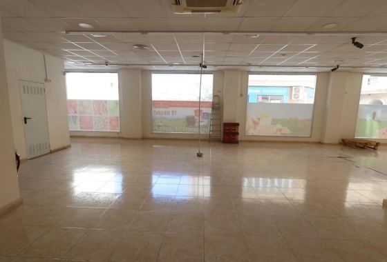 Rynek wtórny - Nieruchomość komercyjna - Torrevieja - Estacion de autobuses