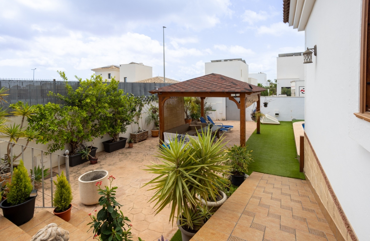 Rynek wtórny - Villa - Los Montesinos - La Herrada