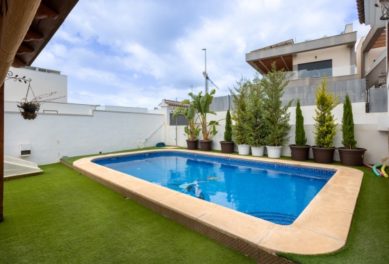 Rynek wtórny - Villa - Los Montesinos - La Herrada